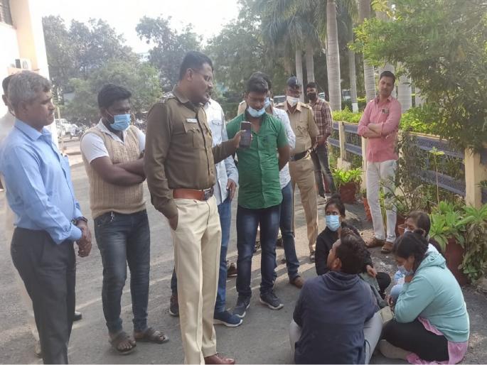 Our father did not live in the world, at least now catch the accused | आमचे पप्पा जगात राहिले नाहीत, आता तरी आरोपींना पकडा Our father did not live in the world, at least now catch the accused | आमचे पप्पा जगात राहिले नाहीत, आता तरी आरोपींना पकडा