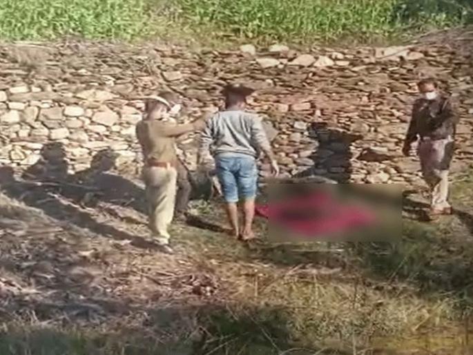 A commotion broke out in the village, the bodies of 3 yrs old girl who had been missing for 9 days were found | गावात खळबळ उडाली, ९ दिवसांपासून बेपत्ता असलेल्या चिमुकलीचा नाल्यात सापडला मृतदेह A commotion broke out in the village, the bodies of 3 yrs old girl who had been missing for 9 days were found | गावात खळबळ उडाली, ९ दिवसांपासून बेपत्ता असलेल्या चिमुकलीचा नाल्यात सापडला मृतदेह