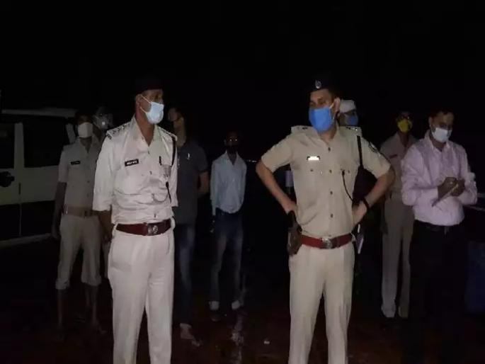 'Mom! We are committing suicide ', he strangled his wife, had a love marriage 4 months ago | 'आई! आम्ही आत्महत्या करतोय', पत्नीसोबत लावून घेतला गळफास, ४ महिन्यांपूर्वी केला होता प्रेमविवाह 'Mom! We are committing suicide ', he strangled his wife, had a love marriage 4 months ago | 'आई! आम्ही आत्महत्या करतोय', पत्नीसोबत लावून घेतला गळफास, ४ महिन्यांपूर्वी केला होता प्रेमविवाह