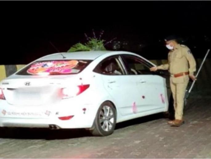 Coronavirus: Bride-to-be coming to the wedding, caught by police and sent straight to jail | Coronavirus :लग्न करून येत होते वधू-वर, पोलिसांनी पकडले आणि थेट तुरुंगात पाठवले, समोर आलं असं कारण  Coronavirus: Bride-to-be coming to the wedding, caught by police and sent straight to jail | Coronavirus :लग्न करून येत होते वधू-वर, पोलिसांनी पकडले आणि थेट तुरुंगात पाठवले, समोर आलं असं कारण