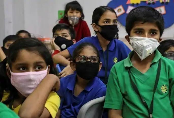 CoronaVirus News Looking at Corona's positivity rate, why send kids to school; Confusion among parents, doctors say | CoronaVirus News : कोरोनाचा पॉझिटिव्हिटी रेट पाहता मुलांना शाळेत पाठवायचं का?; पालकांमध्ये संभ्रम, डॉक्टर्स म्हणतात... CoronaVirus News Looking at Corona's positivity rate, why send kids to school; Confusion among parents, doctors say | CoronaVirus News : कोरोनाचा पॉझिटिव्हिटी रेट पाहता मुलांना शाळेत पाठवायचं का?; पालकांमध्ये संभ्रम, डॉक्टर्स म्हणतात...