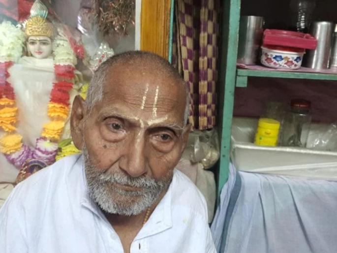 Even at the age of 126, fit and fine, now the central government has announced the Padma Shri award, who is Baba Sivanand? Find out | वयाच्या १२६ वर्षीही फिट अँड फाईन, आता केंद्र सरकारने जाहीर केला पद्मश्री पुरस्कार, कोण आहेत बाबा शिवानंद? जाणून घ्या Even at the age of 126, fit and fine, now the central government has announced the Padma Shri award, who is Baba Sivanand? Find out | वयाच्या १२६ वर्षीही फिट अँड फाईन, आता केंद्र सरकारने जाहीर केला पद्मश्री पुरस्कार, कोण आहेत बाबा शिवानंद? जाणून घ्या