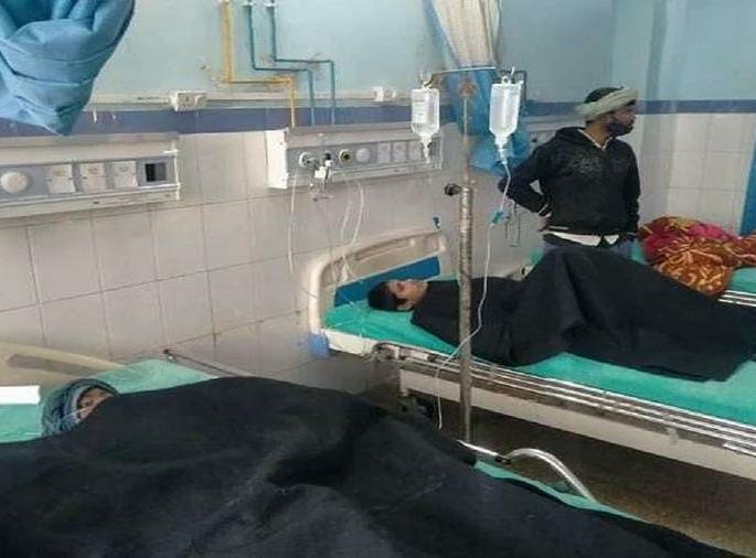 republic day celebrations at school in buxar four children who were struck by lightning scorched one dead | धक्कादायक! प्रजासत्ताक दिनी मोठी दुर्घटना; विजेचा शॉक लागून 3 विद्यार्थी जखमी, एकाचा मृत्यू republic day celebrations at school in buxar four children who were struck by lightning scorched one dead | धक्कादायक! प्रजासत्ताक दिनी मोठी दुर्घटना; विजेचा शॉक लागून 3 विद्यार्थी जखमी, एकाचा मृत्यू
