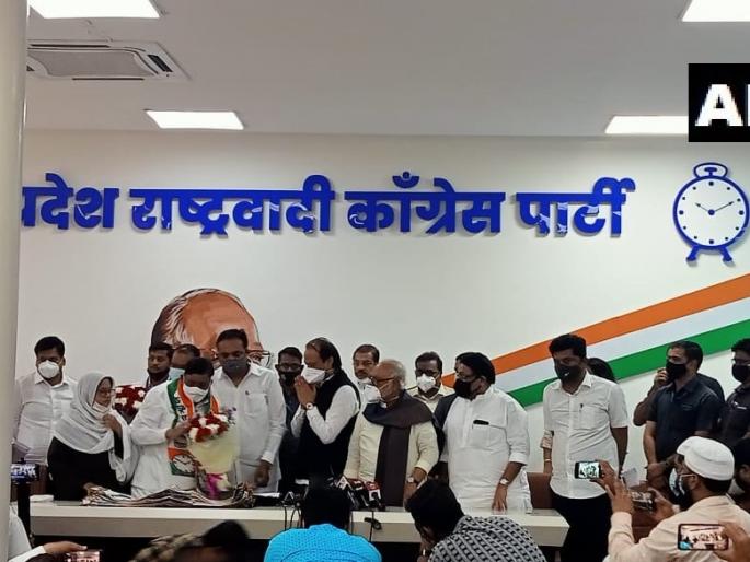 Correct program of Congress from NCP in Malegaon, 28 councilors including the mayor in NCP, a word given by Ajit Pawar | मालेगावात काँग्रेसचा करेक्ट कार्यक्रम, महापौरांसह २८ नगरसेवक राष्ट्रवादीत, अजित पवारांनी दिला असा शब्द 