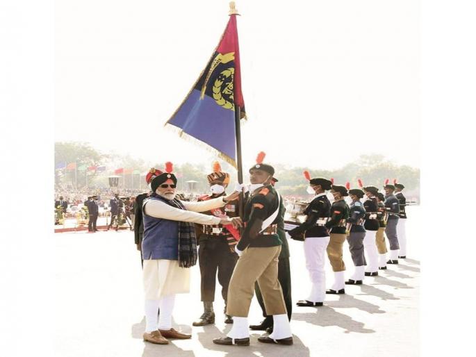 Glorious! The honor of accepting the ‘Prime Minister’s Flag’ to the Siddhesh of ‘Devagiri college,Aurangabad’; State NCC team the best | गौरवास्पद ! ‘देवगिरी’च्या सिद्धेशला ‘पंतप्रधान ध्वज‘ स्वीकारण्याचा मान; राज्याचा एनसीसीचा संघ सर्वोत्कृष्ट Glorious! The honor of accepting the ‘Prime Minister’s Flag’ to the Siddhesh of ‘Devagiri college,Aurangabad’; State NCC team the best | गौरवास्पद ! ‘देवगिरी’च्या सिद्धेशला ‘पंतप्रधान ध्वज‘ स्वीकारण्याचा मान; राज्याचा एनसीसीचा संघ सर्वोत्कृष्ट