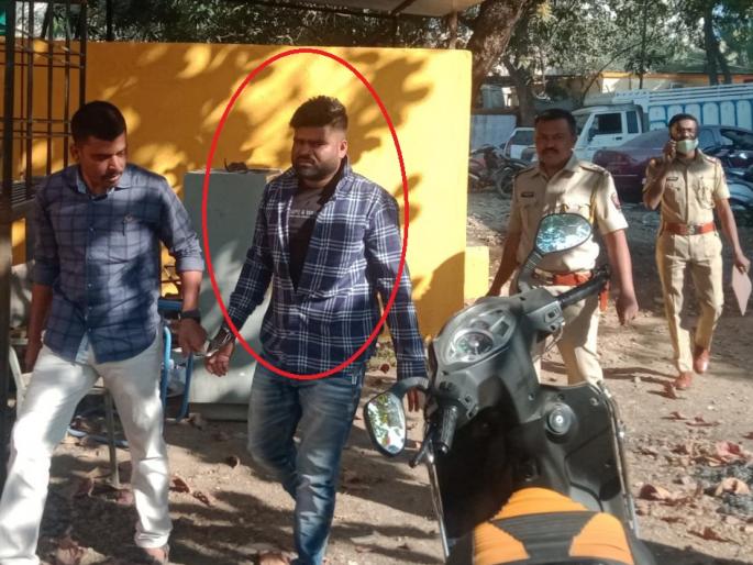 Armpit device ankana microphone; Transaction to be done on a blank check for the same examinee | बगलेत डिव्हाइस अन् कानात मायक्रोफोन; तोतया परीक्षार्थी कोऱ्या धनादेशावर करायचा व्यवहार Armpit device ankana microphone; Transaction to be done on a blank check for the same examinee | बगलेत डिव्हाइस अन् कानात मायक्रोफोन; तोतया परीक्षार्थी कोऱ्या धनादेशावर करायचा व्यवहार