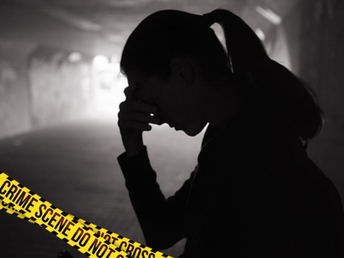 Private part shown by obscene gestures; Woman molested on Lower Parel railway station | अश्लील हावभाव करून दाखवले गुप्तांग; लोअर परळ रेल्वे स्थानकावर महिलेचा विनयभंग Private part shown by obscene gestures; Woman molested on Lower Parel railway station | अश्लील हावभाव करून दाखवले गुप्तांग; लोअर परळ रेल्वे स्थानकावर महिलेचा विनयभंग