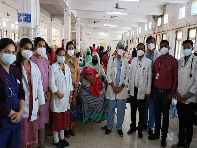 everything is possible in Ghati hospital ! Cesarean section of 155 kg woman successful, 7th surgery in the world | घाटी है तो मुमकिन है! १५५ किलो वजनाच्या महिलेचे सिझेरियन ऑपरेशन यशस्वी, जगातील ७ वी शस्त्रक्रिया everything is possible in Ghati hospital ! Cesarean section of 155 kg woman successful, 7th surgery in the world | घाटी है तो मुमकिन है! १५५ किलो वजनाच्या महिलेचे सिझेरियन ऑपरेशन यशस्वी, जगातील ७ वी शस्त्रक्रिया