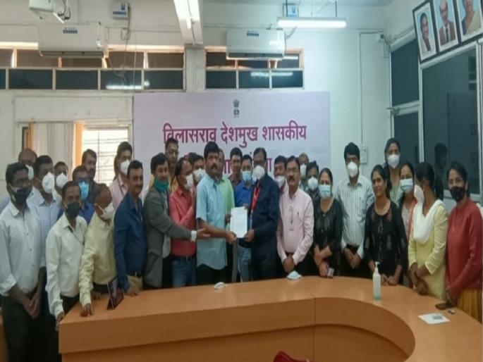 Collective leave of medical teachers; Anger at the Secretary of the Department of Medical Education | वैद्यकीय शिक्षकांची सामूहिक रजा; वैद्यकीय शिक्षण विभागाच्या सचिवांवर संताप