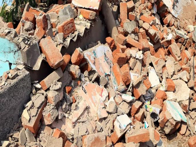 Accident: Nine-year-old Chimukali dies after falling on wall | Accident: अंगावर भिंत पडून नऊ वर्षीय चिमुकलीचा मृत्यू Accident: Nine-year-old Chimukali dies after falling on wall | Accident: अंगावर भिंत पडून नऊ वर्षीय चिमुकलीचा मृत्यू