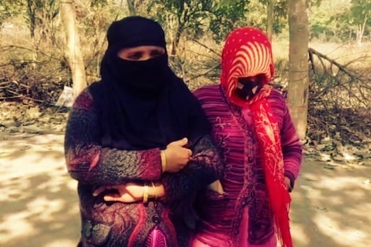 I love your daughter, give her to me or I'll throw acid ...lover threaten | माझं तुझ्या मुलीवर प्रेम आहे, तिला माझ्या स्वाधीन कर नाहीतर ॲसिड फेकेन... माथेफिरू प्रियकराची करतूद I love your daughter, give her to me or I'll throw acid ...lover threaten | माझं तुझ्या मुलीवर प्रेम आहे, तिला माझ्या स्वाधीन कर नाहीतर ॲसिड फेकेन... माथेफिरू प्रियकराची करतूद