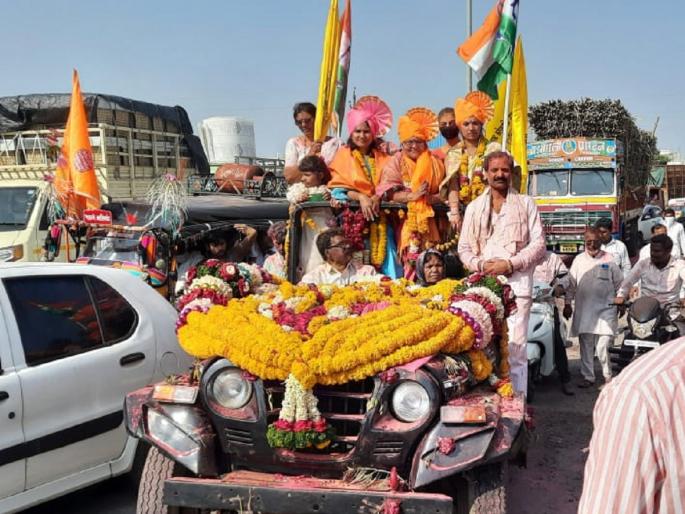 The victorious procession cost; Crimes against the Kaij's mayor and deputy mayor before taking office | विजयी मिरवणूक महागात पडली; पदभार स्वीकारण्यापूर्वीच नगराध्यक्ष, उपनगराध्यक्षांवर गुन्हा