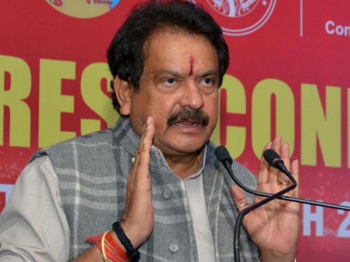 UP Assembly Election 2022 stone pelting bjp candidate car sp singh baghel karhal assembly seat mainpuri | केंद्रीय मंत्री आणि भाजपा उमेदवार एस. पी. सिंह बघेल यांच्या ताफ्यावर हल्ला, गाडीवर दगडफेक UP Assembly Election 2022 stone pelting bjp candidate car sp singh baghel karhal assembly seat mainpuri | केंद्रीय मंत्री आणि भाजपा उमेदवार एस. पी. सिंह बघेल यांच्या ताफ्यावर हल्ला, गाडीवर दगडफेक