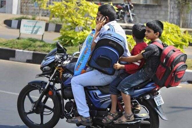 Road Safety: Major change in rules regarding riding of children on two-wheelers | Road Safety : मुलांना दुचाकीवर बसवण्याबाबतच्या नियमात मोठा बदल, नियमभंग झाल्यास होणार जबर दंडात्मक कारवाई