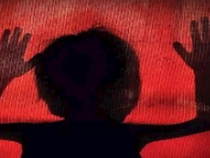 Screams echoed in the closed room, and an 11-year-old girl was rapeb y a neighbor | बंद खोलीत किंचाळ्यांचा आवाज घुमत होता, शेजाऱ्याने ११ वर्षीय मुलीची लुटली अब्रू Screams echoed in the closed room, and an 11-year-old girl was rapeb y a neighbor | बंद खोलीत किंचाळ्यांचा आवाज घुमत होता, शेजाऱ्याने ११ वर्षीय मुलीची लुटली अब्रू