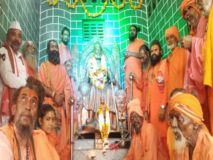 Shivteerth! temple of Chhatrapati Shivaji Maharaj in Jalaki bajar village of Aurangabad Dist | शिवतीर्थ! तरुणाईने चंग बांधला आणि 'या' गावात साकारले छत्रपती शिवाजी महाराजांचे मंदिर Shivteerth! temple of Chhatrapati Shivaji Maharaj in Jalaki bajar village of Aurangabad Dist | शिवतीर्थ! तरुणाईने चंग बांधला आणि 'या' गावात साकारले छत्रपती शिवाजी महाराजांचे मंदिर