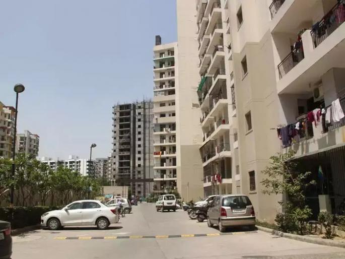 The girl fell from the 16th floor while playing basketball | खळबळजनक! १६ व्या मजल्यावरून बास्केटबॉल खेळता खेळता पडली मुलगी The girl fell from the 16th floor while playing basketball | खळबळजनक! १६ व्या मजल्यावरून बास्केटबॉल खेळता खेळता पडली मुलगी