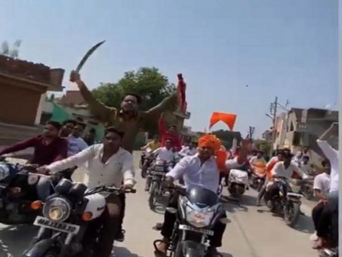 Beed crime branch police arrested youth on viral photo shows sword in hand | मिरवणुकीत तलवारीसह हिरोगिरी, व्हायरल फोटोवरून पोलिसांनी घडवली तुरुंगवारी Beed crime branch police arrested youth on viral photo shows sword in hand | मिरवणुकीत तलवारीसह हिरोगिरी, व्हायरल फोटोवरून पोलिसांनी घडवली तुरुंगवारी