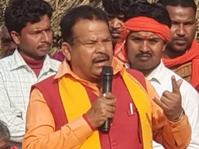 EC imposes 24 hours ban on bjp mla raghvendra pratap singh for hate speech amid up assembly election | भाजपा आमदाराला वादग्रस्त वक्तव्य करणं भोवलं, निवडणूक आयोगानं घातली प्रचारावर बंदी EC imposes 24 hours ban on bjp mla raghvendra pratap singh for hate speech amid up assembly election | भाजपा आमदाराला वादग्रस्त वक्तव्य करणं भोवलं, निवडणूक आयोगानं घातली प्रचारावर बंदी