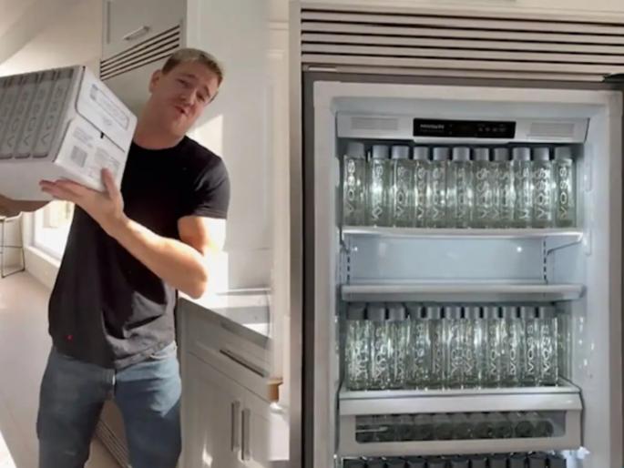 Ryan Dubs spends lakhs in a month only on drinking high end water | हौसेला मोल नाही! महिन्याभरात तब्बल 1.5 लाखांचं पाणी पितो 'हा' तरुण; 'हे' आहे कारण, Video व्हायरल