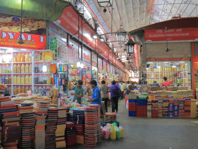 ‘If you want to do business in Maharashtra, you have to follow the rules of the state’, the court slammed the petitioners | ‘महाराष्ट्रात व्यापार करायचा असेल तर राज्याचे नियम पाळावे लागतील’, मराठी पाट्या लावण्याविरोधात याचिका दाखल करणाऱ्यांना कोर्टाने फटकारले ‘If you want to do business in Maharashtra, you have to follow the rules of the state’, the court slammed the petitioners | ‘महाराष्ट्रात व्यापार करायचा असेल तर राज्याचे नियम पाळावे लागतील’, मराठी पाट्या लावण्याविरोधात याचिका दाखल करणाऱ्यांना कोर्टाने फटकारले