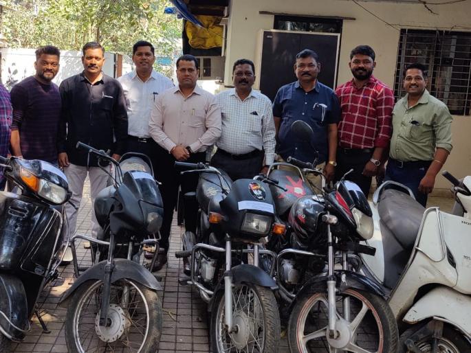 Five motorcycle seized by police, motorcycle thieves arrested in Ulhasnagar | पाच मोटरसायकली केल्या हस्तगत, उल्हासनगरात मोटरसायकल चोराला अटक Five motorcycle seized by police, motorcycle thieves arrested in Ulhasnagar | पाच मोटरसायकली केल्या हस्तगत, उल्हासनगरात मोटरसायकल चोराला अटक