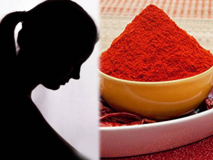 Awful! chili put in private part, quarrel between two women reached the end; Video goes viral | भयंकर! गुप्तांगात टाकली मिरची, दोन महिलांमधील भांडण पोहोचले टोकाला; व्हिडीओ व्हायरल Awful! chili put in private part, quarrel between two women reached the end; Video goes viral | भयंकर! गुप्तांगात टाकली मिरची, दोन महिलांमधील भांडण पोहोचले टोकाला; व्हिडीओ व्हायरल