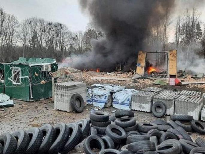 Ukrainian fighter jet crashes near Kiev, carrying 14 soldiers | युक्रेनचे लढाऊ विमान कीवजवळ कोसळले, 14 सैनिकांना घेऊन जात होते विमान