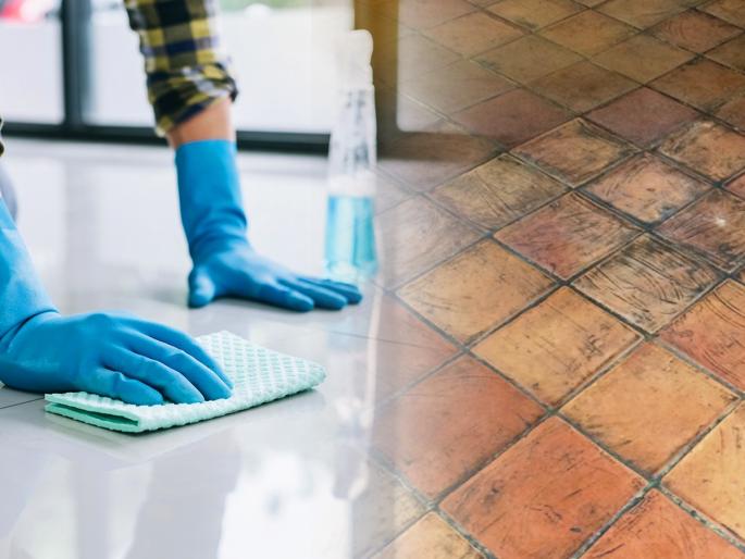 How to clean the floor properly? Home remedies for removing yello stains from the floor | Cleaning tips and tricks: पिवळ्या पडलेल्या फरशा लख्ख-स्वच्छ होण्यासाठी ३ उत्तम उपाय, झटपट सफाईची मस्त ट्रिक