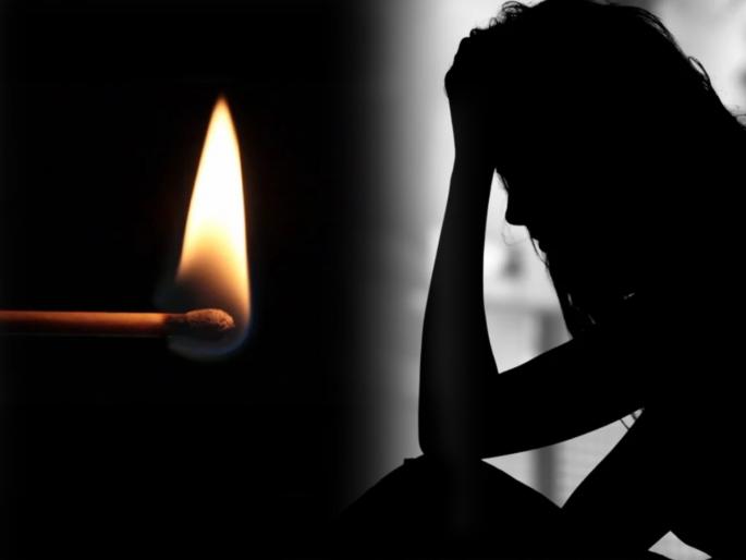 The girl lodged a complaint of molestation with the police, after which the accused took a 'this' terrible step | तरुणीने पोलिसात विनयभंगाची तक्रार केली, नंतर आरोपीने उचलले 'हे' भयंकर पाऊल The girl lodged a complaint of molestation with the police, after which the accused took a 'this' terrible step | तरुणीने पोलिसात विनयभंगाची तक्रार केली, नंतर आरोपीने उचलले 'हे' भयंकर पाऊल