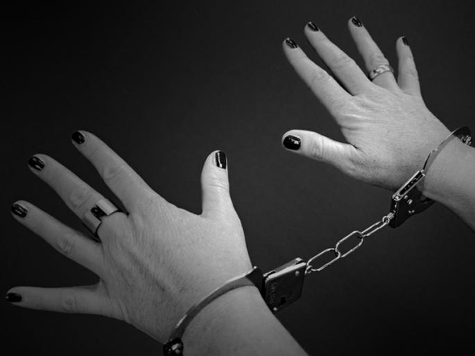 Four prostitutes arrested in Uzbekistan | वेश्याव्यवसाय करणाऱ्या उझबेकिस्तानमधील चार महिलांना ड्रायव्हरसह अटक Four prostitutes arrested in Uzbekistan | वेश्याव्यवसाय करणाऱ्या उझबेकिस्तानमधील चार महिलांना ड्रायव्हरसह अटक