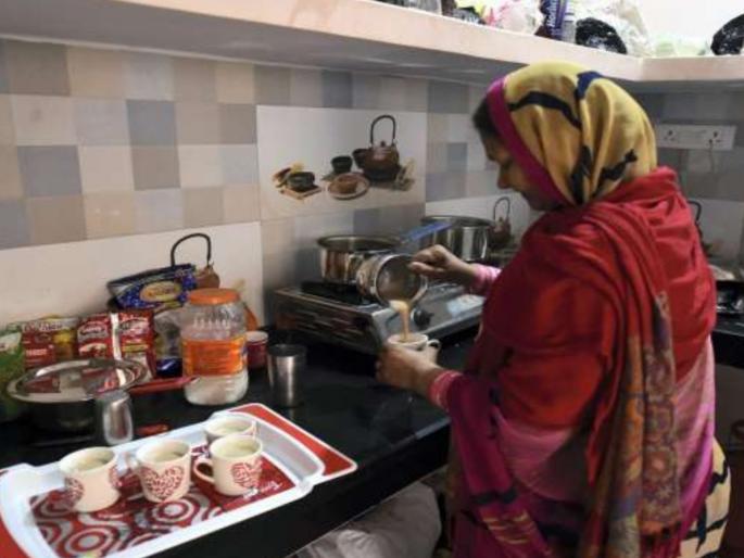 Unnao victim's mother on the back; Less votes than NOTA, BJP leads | उन्नाव पीडितेची आई पिछाडीवर; NOTA पेक्षाही कमी मिळाली मतं, भाजप आघाडीवर Unnao victim's mother on the back; Less votes than NOTA, BJP leads | उन्नाव पीडितेची आई पिछाडीवर; NOTA पेक्षाही कमी मिळाली मतं, भाजप आघाडीवर