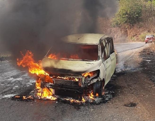 Burn the car in Fondaghat! A flood of arguments | फोंडाघाटात कार जळून बेचिराख! तर्कवितर्कांना उधाण
