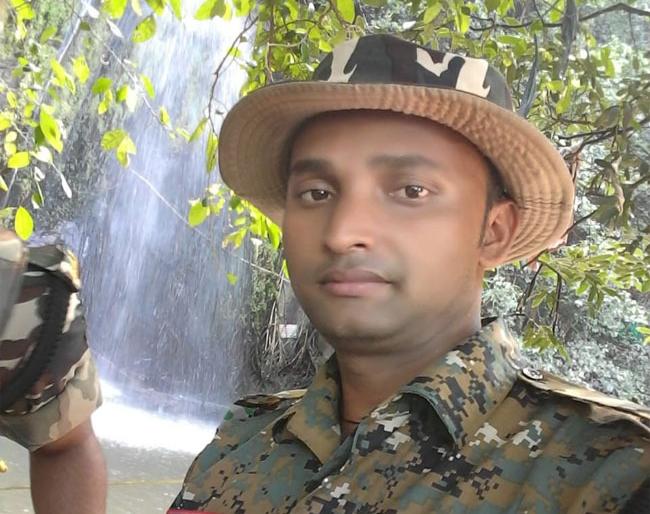 bihar special armed police constable manoranjan paswan died after hair transplant | बापरे! लग्नासाठी हेअर ट्रान्सप्लान्ट केलं पण  24 तासांतच 'त्याला' मृत्यूने गाठलं; नेमकं काय घडलं?  bihar special armed police constable manoranjan paswan died after hair transplant | बापरे! लग्नासाठी हेअर ट्रान्सप्लान्ट केलं पण  24 तासांतच 'त्याला' मृत्यूने गाठलं; नेमकं काय घडलं?