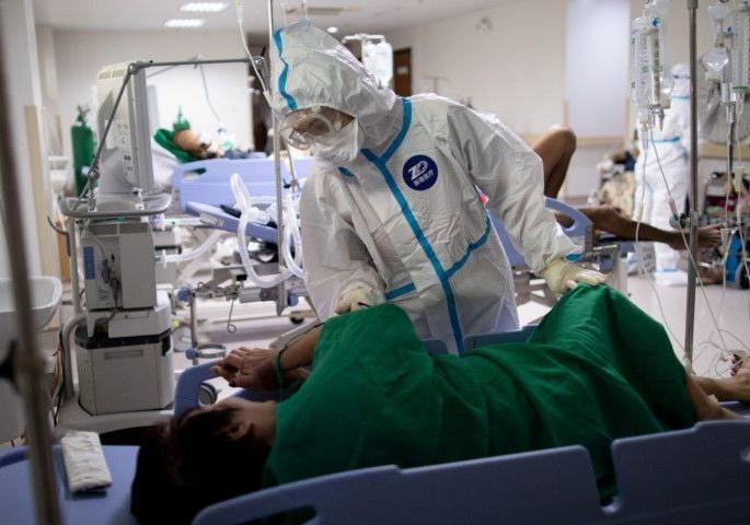 Coronavirus: Will Deltacron cause a new wave of corona? Patient growth in US-Europe, | Coronavirus : चिंताजनक! Deltacronमुळे येणार कोरोनाची नवी लाट? अमेरिका-युरोपमध्ये रुग्ण वाढले Coronavirus: Will Deltacron cause a new wave of corona? Patient growth in US-Europe, | Coronavirus : चिंताजनक! Deltacronमुळे येणार कोरोनाची नवी लाट? अमेरिका-युरोपमध्ये रुग्ण वाढले