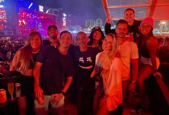 Romario: The star player Romario fell in love with a young woman after 25 years, the photo went viral | २५ वर्षांनी लहान तरुणीच्या प्रेमात पडला हा स्टार खेळाडू, फोटो झाले व्हायरल Romario: The star player Romario fell in love with a young woman after 25 years, the photo went viral | २५ वर्षांनी लहान तरुणीच्या प्रेमात पडला हा स्टार खेळाडू, फोटो झाले व्हायरल