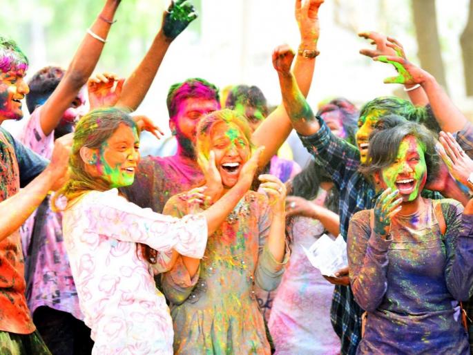 Holi 2022: Don't worry! Here are some simple tricks that will make your face, hair and nails flicker | Holi News: चिंता नको! चेहरा, केस आणि नखांमधून झटक्यात निघून जाईल रंग, या आहेत सोप्या ट्रिक्स Holi 2022: Don't worry! Here are some simple tricks that will make your face, hair and nails flicker | Holi News: चिंता नको! चेहरा, केस आणि नखांमधून झटक्यात निघून जाईल रंग, या आहेत सोप्या ट्रिक्स