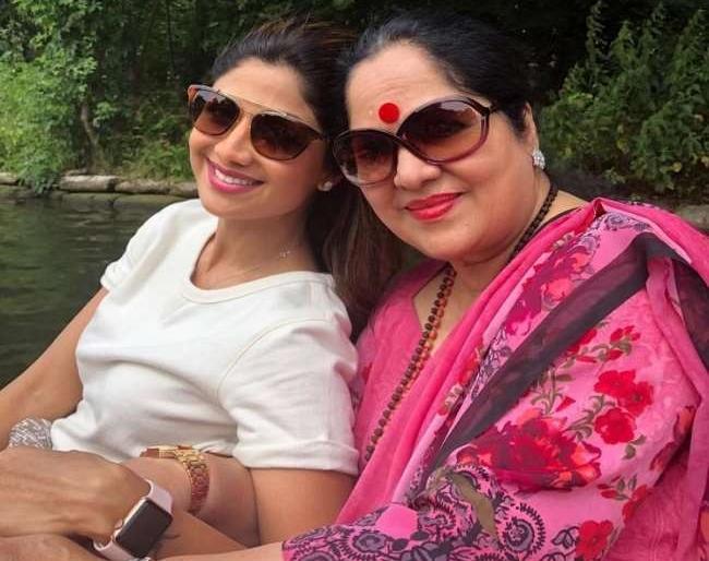 Bail warrant issued against Shilpa Shetty's mother, case related to debt repayment | शिल्पा शेट्टीच्या आईविरुद्ध जामीनपात्र वॉरंट जारी, कर्ज परतफेडीशी संबंधित प्रकरण Bail warrant issued against Shilpa Shetty's mother, case related to debt repayment | शिल्पा शेट्टीच्या आईविरुद्ध जामीनपात्र वॉरंट जारी, कर्ज परतफेडीशी संबंधित प्रकरण