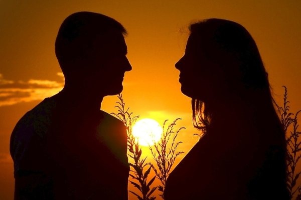 Crime News: Female sarpanch crosses boundaries for love; She left her husband and three children and fled, after which ... | Crime News : प्रेमासाठी महिला सरपंचाने हद्द ओलांडली; पती आणि तीन मुलांनां सोडून फरार झाली, त्यानंतर...