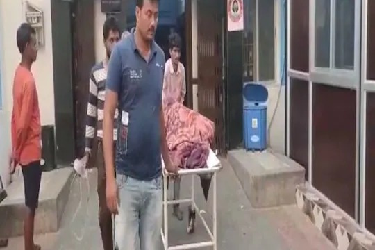 The elder brother attacked the younger brother in his sleep on suspicion of having an affair with his wife | पत्नीशी अनैतिक संबंधाच्या संशयावरून थोरल्या भावाने झोपेतच धाकट्या भावावर केला हल्ला