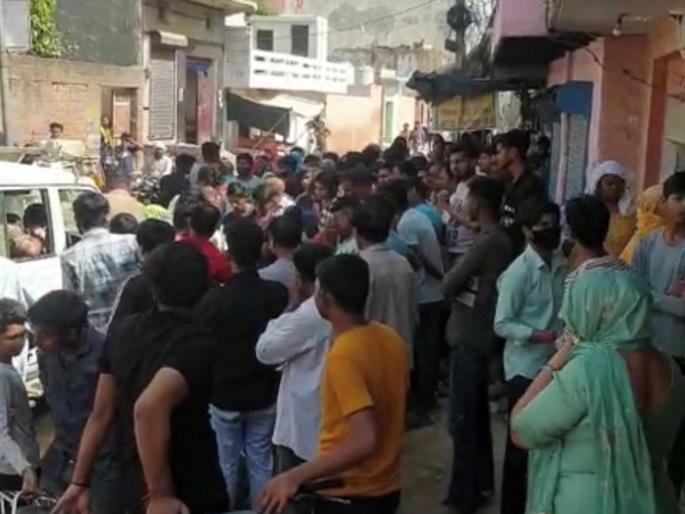 Shocking! The husband slit the throats of the two girls as his wife refused to accompany him | बापाचा क्रूरपणा! पत्नीने सोबत येण्यास नकार दिल्याने पतीने दोन मुलींचा गळा चिरला Shocking! The husband slit the throats of the two girls as his wife refused to accompany him | बापाचा क्रूरपणा! पत्नीने सोबत येण्यास नकार दिल्याने पतीने दोन मुलींचा गळा चिरला