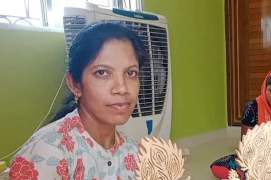 husband wants 1 lakh dowry wife set up business worth rs 60 lakh on her own in ghatshila jharkhand | कडक सॅल्यूट! 1 लाख हुंड्यासाठी सासरच्यांनी घराबाहेर काढलं, सुनेने कष्टाने उभारला 60 लाखांचा व्यवसाय