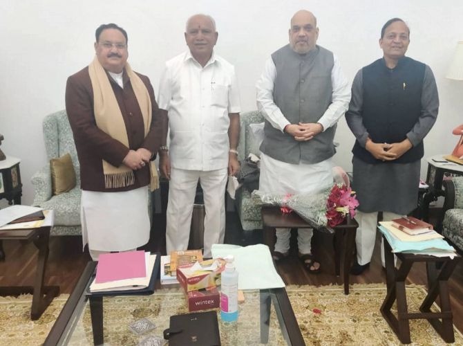 Former Karnataka Chief Minister Yeddyurappa in trouble, court orders filing of corruption case | कर्नाटकचे माजी मुख्यमंत्री येडियुरप्पा अडचणीत, कोर्टाने दिले भ्रष्टाचाराचा खटला दाखल करण्याचे आदेश 