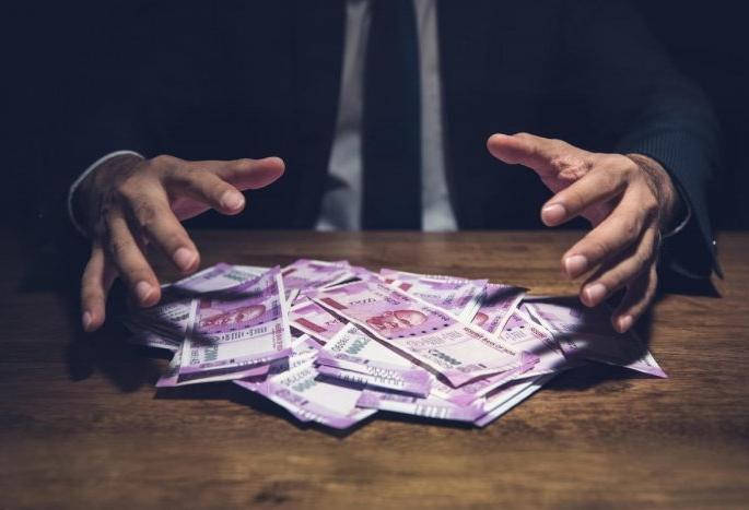 Crime News: Famous Bollywood actress Rimi Sen falls victim to fraud, embezzles Rs | Crime News: बॉलिवूडमधील प्रसिद्ध अभिनेत्री झाली फसवणुकीची शिकार, घातला सव्वा चार कोटींचा गंडा Crime News: Famous Bollywood actress Rimi Sen falls victim to fraud, embezzles Rs | Crime News: बॉलिवूडमधील प्रसिद्ध अभिनेत्री झाली फसवणुकीची शिकार, घातला सव्वा चार कोटींचा गंडा