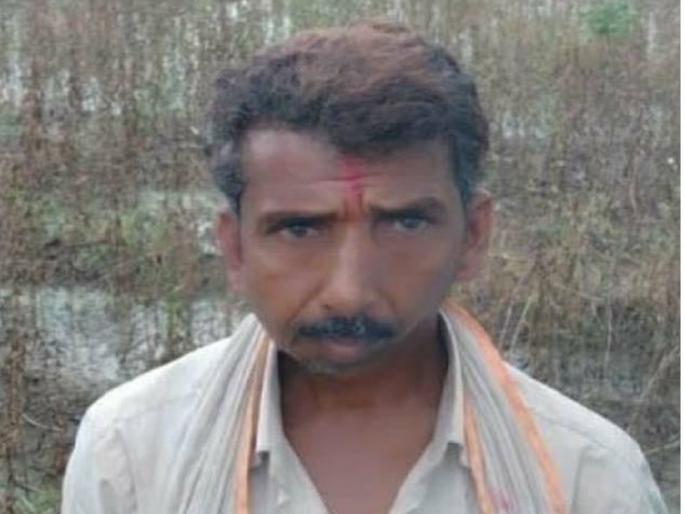 Victim of sunstroke in Osmanabad; Farmer dies after working in the sun and drinking water | उस्मानाबादेत उष्माघाताचा बळी; उन्हात काम करुन पाणी पिताच शेतकऱ्याचा मृत्यू Victim of sunstroke in Osmanabad; Farmer dies after working in the sun and drinking water | उस्मानाबादेत उष्माघाताचा बळी; उन्हात काम करुन पाणी पिताच शेतकऱ्याचा मृत्यू