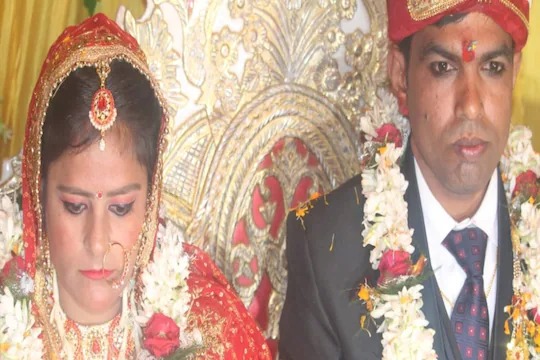 After a month and a half of marriage, the newlyweds killed for a car | लग्नाच्या दीड महिन्यानंतर नवविवाहितेला कारसाठी टाकले मारून After a month and a half of marriage, the newlyweds killed for a car | लग्नाच्या दीड महिन्यानंतर नवविवाहितेला कारसाठी टाकले मारून