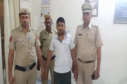 The girl used to chat on the phone all day, the father murdered her | मुलगी दिवसभर फोनवर करायची चॅटिंग, वडिलांनी टाकले संपवून