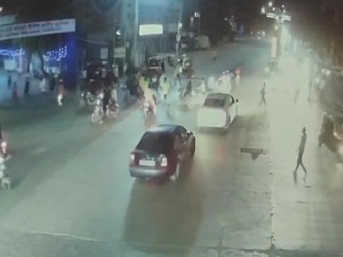 Arun Borde, Raju Amrao clash in the middle of the night in Aurangabad | अरुण बोर्डे, राजू आमराव गटांत मध्यरात्री तुंबळ हाणामारी Arun Borde, Raju Amrao clash in the middle of the night in Aurangabad | अरुण बोर्डे, राजू आमराव गटांत मध्यरात्री तुंबळ हाणामारी