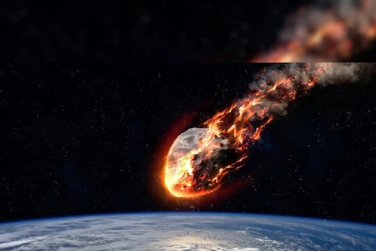 A massive comet approaching Earth from space at a speed of 35,000 km per hour, weighing 500 trillion tons | पृथ्वीच्या दिशेने अंतराळातून येतोय महाकाय धुमकेतू, ताशी ३५ हजार किमी वेग, ५०० ट्रिलियन टन वजन  A massive comet approaching Earth from space at a speed of 35,000 km per hour, weighing 500 trillion tons | पृथ्वीच्या दिशेने अंतराळातून येतोय महाकाय धुमकेतू, ताशी ३५ हजार किमी वेग, ५०० ट्रिलियन टन वजन