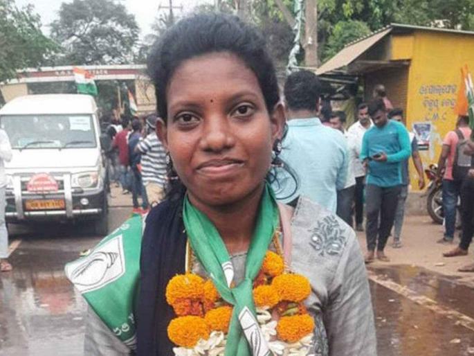 youngest deputy mayor of cuttack municipal corporation 21 years old damyanti majhi | लय भारी! वयाच्या 21 व्या वर्षी 'तिने' रचला इतिहास; झाली सर्वात तरुण आदिवासी उपमहापौर youngest deputy mayor of cuttack municipal corporation 21 years old damyanti majhi | लय भारी! वयाच्या 21 व्या वर्षी 'तिने' रचला इतिहास; झाली सर्वात तरुण आदिवासी उपमहापौर